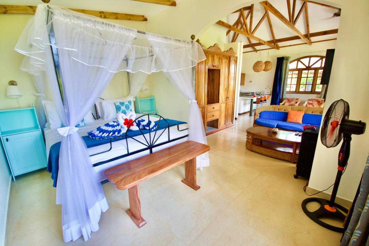 Sea Splash Self Catering And La Petite Maison Grand Anse  Exterior photo