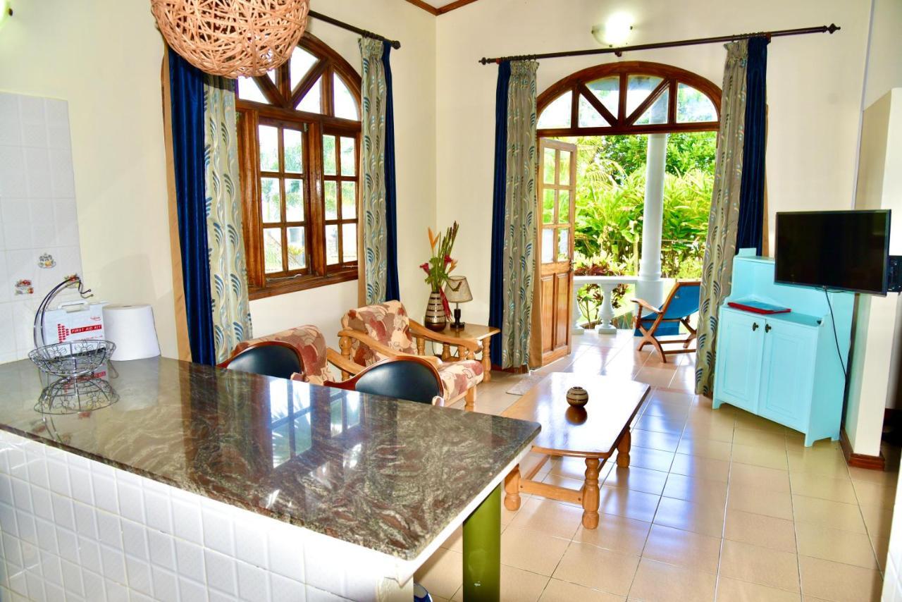 Sea Splash Self Catering And La Petite Maison Grand Anse  Exterior photo